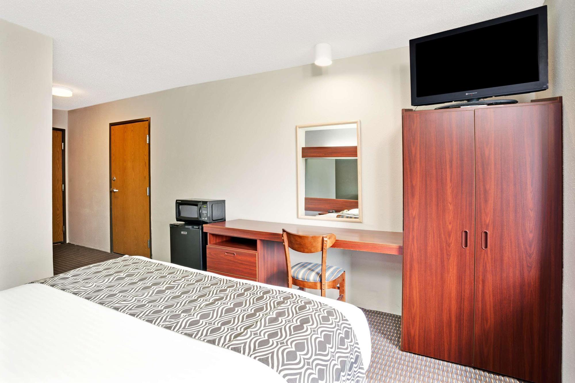 Microtel Inn & Suites By Wyndham Detroit Roseville Exterior foto